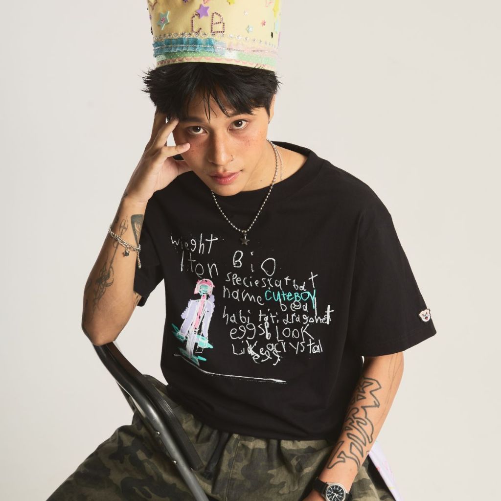 CuteBoy | Queen Cat Bat [Black] T-Shirt เสื้อยืด แขนสั้น ทรงโอเวอร์ไซส์ - รูปที่ 2