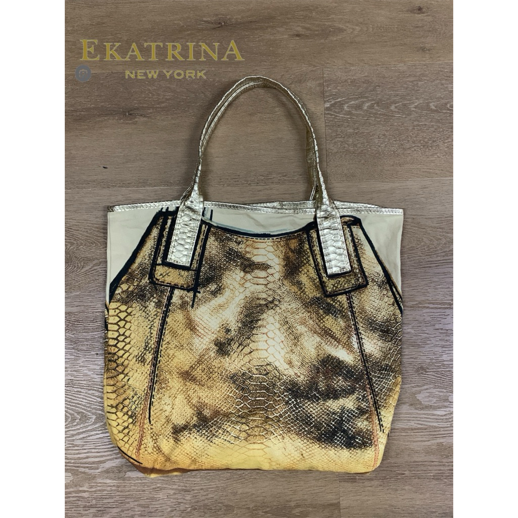 EKATRINA new york ผ้าสกรีนลายเท่ๆ สายหนัง สะพายได้ สภาพดี