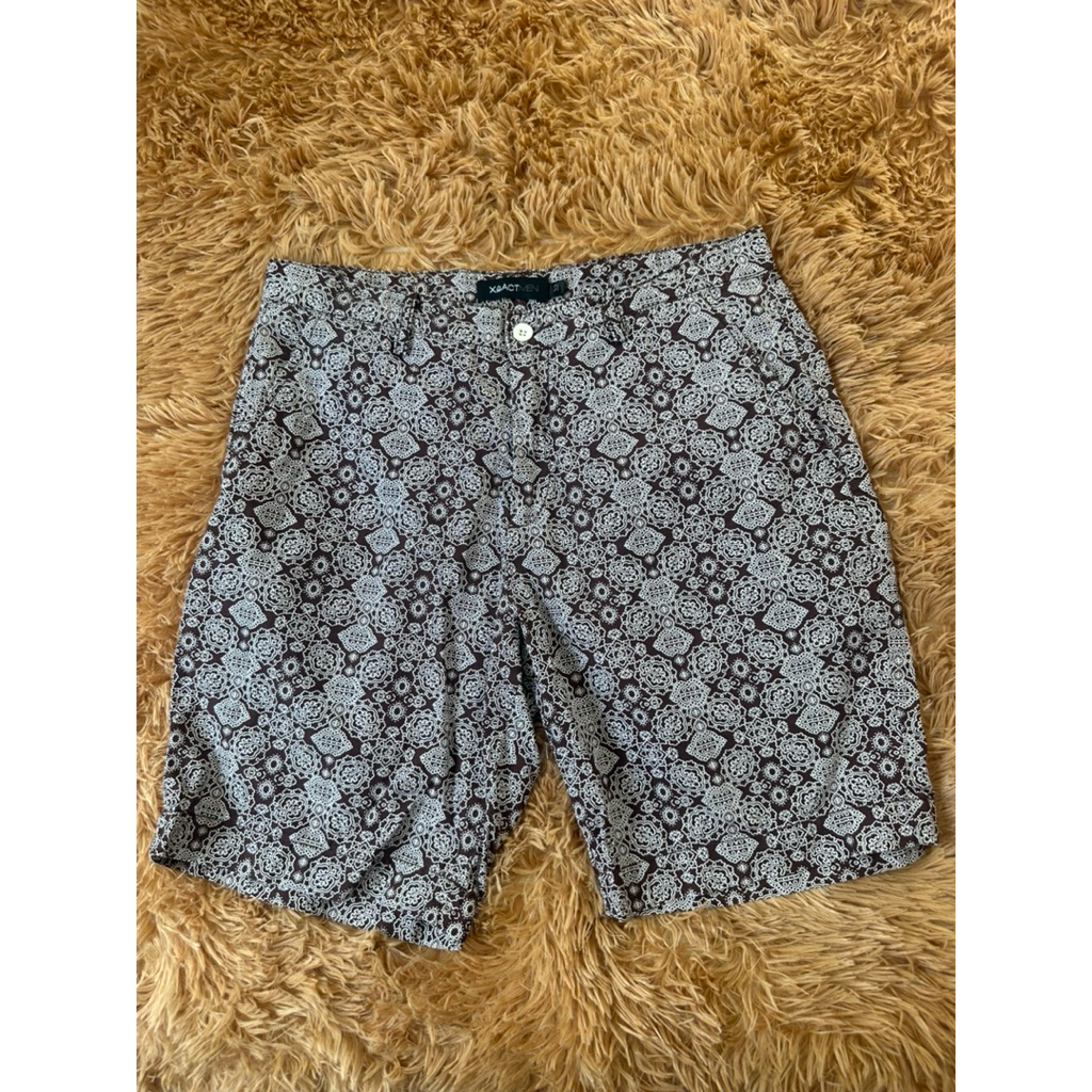 กางเกงขาสั้นลายแบรนด์เอ็กแซกรอบเอว32นิ้วสะโพก38นิ้วความยาว19นิ้ว(สินค้ามือสอง)(ใส่น้อย)