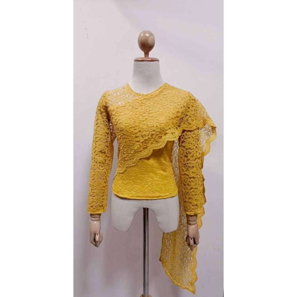 เสื้อลูกไม้แต่งสไบยาว