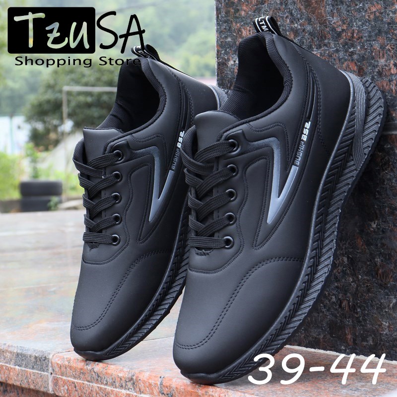 รองเท้าผ้าใบผู้ชาย PU รองเท้าวิ่งสีดำ พื้นผิวหนังกันน้ำ ขนาด 39-44
