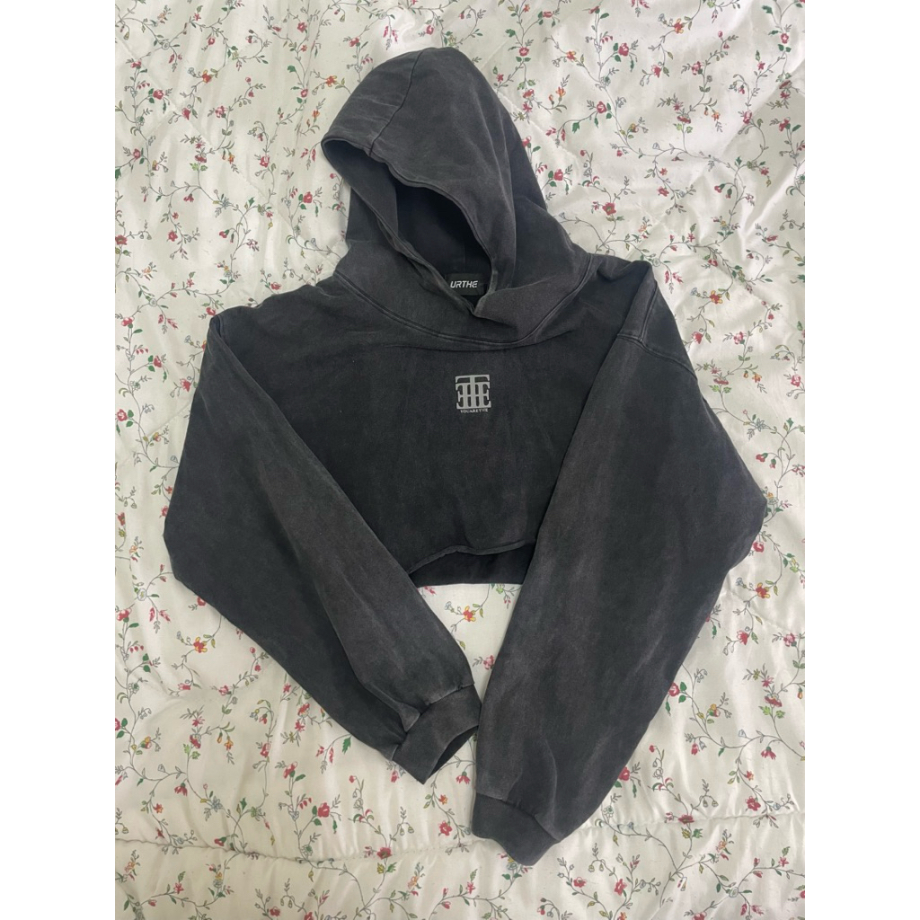 เสื้อกันหนาวครอปurthe