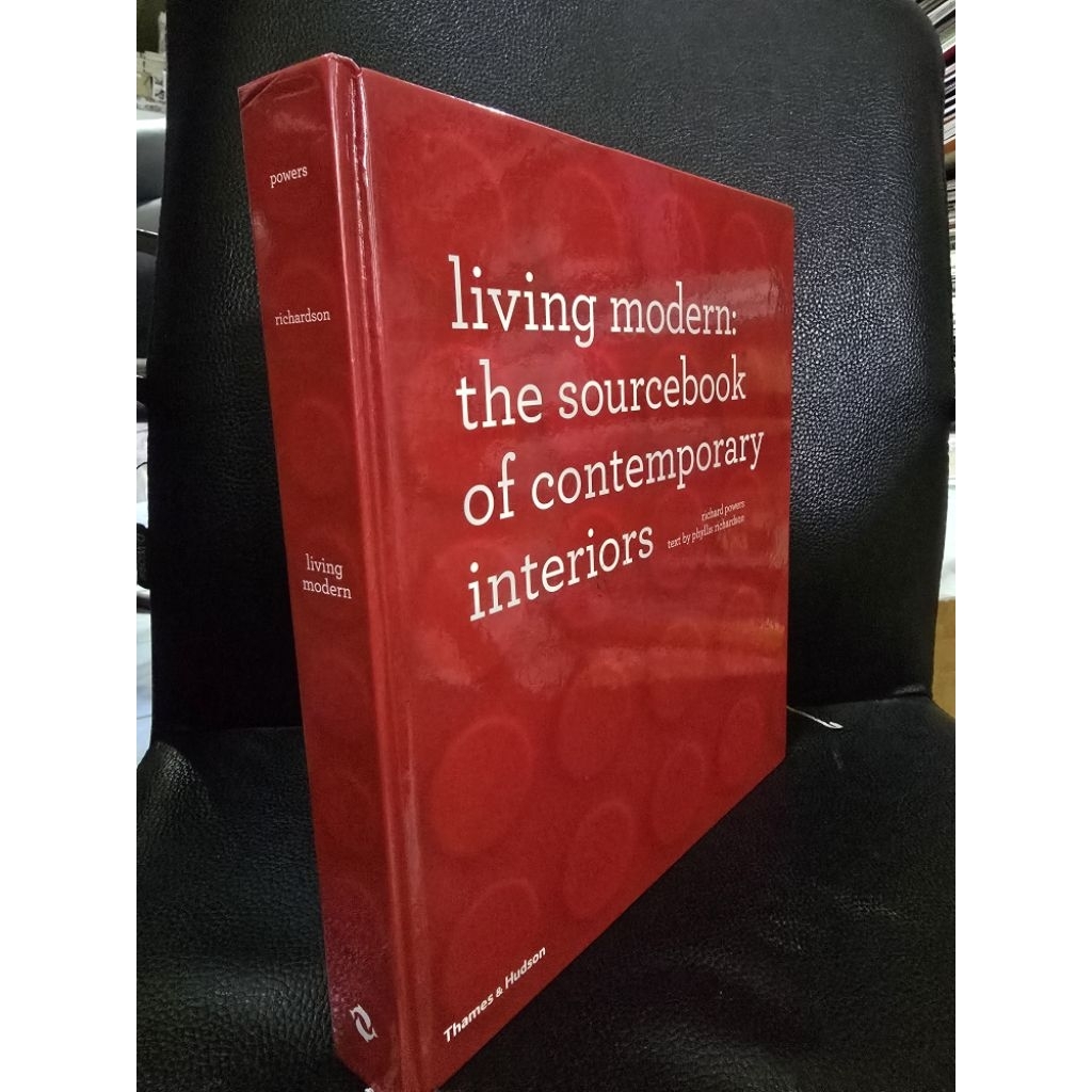 (หนังสือภาษาอังกฤษพร้อมส่ง) living modern:the sourcebook of contemporary interiors (R5)
