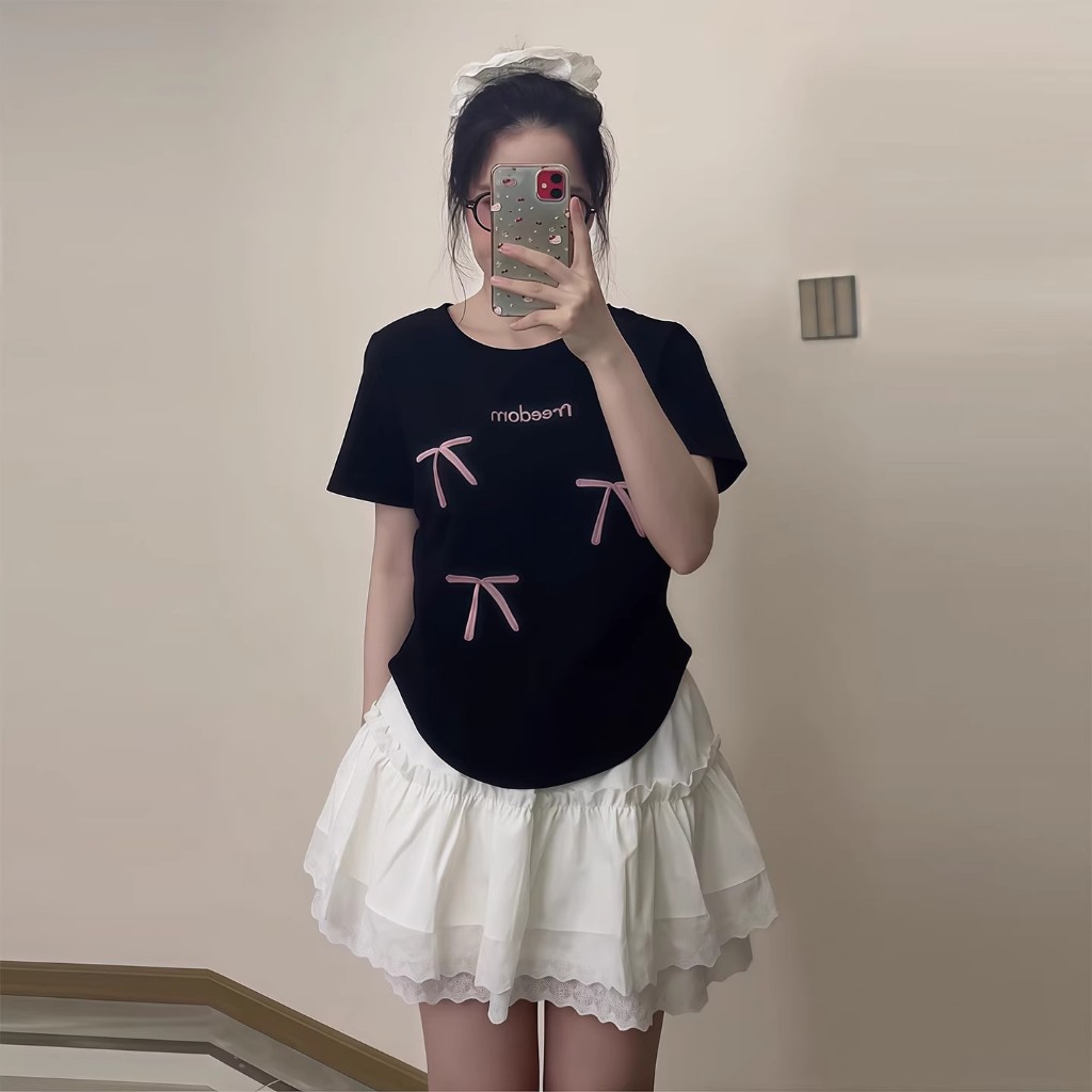 เสื้อยืดผู้หญิงไซซ์ใหญ่ คอกลมปักลายโบว์ แขนสั้นทรงตรง คอลเลกชันใหม่ฤดูร้อน ทรงหลวมใส่สบาย ช่วยพรางหุ่น ✨