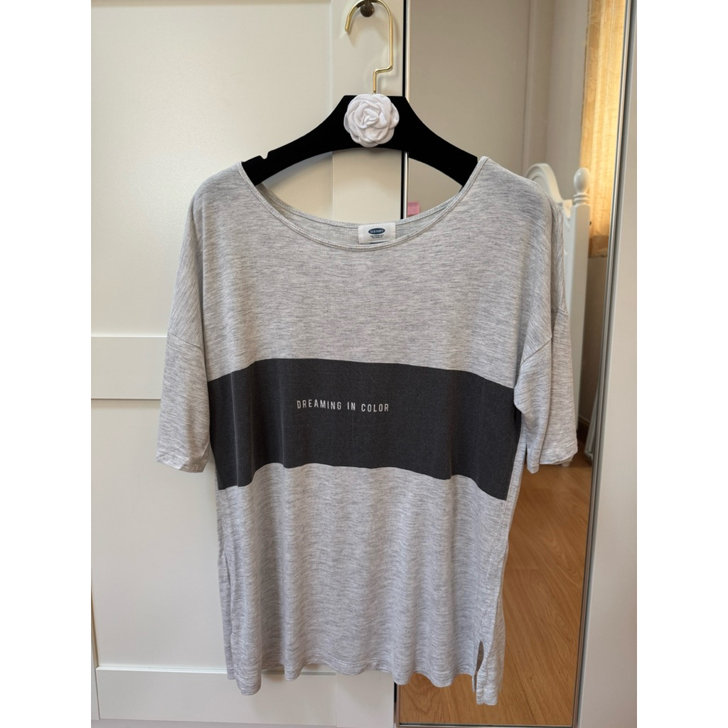 ส่งต่อ เสื้อยืดสีเทา old navy