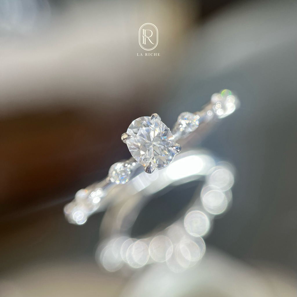 Elysia Ring แหวนอัญมณีคุณภาพสูงเทียบเท่าเพชรแท้ (ไม่ใช่CZ) ตัวเรือนเงินแท้ พร้อมใบ Warranty card