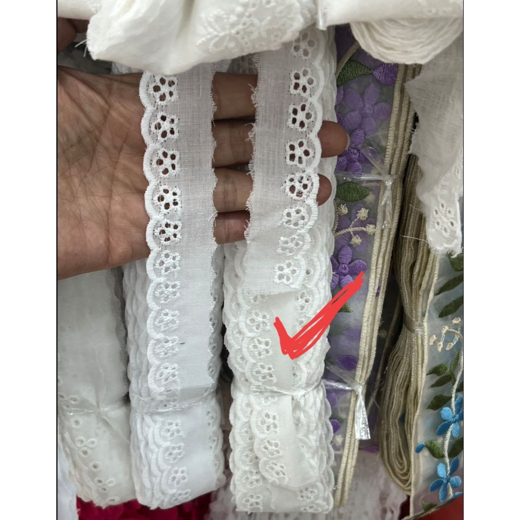 ลูกไม้ผ้า cotton ขนาด 1 นิ้ว(ขายยกพับ 15 หลา) ตกแต่งปกเสื้อ.ปลายแขน.กระเป๋า.ตะกร้า.สมุด.diy สวยน่ารักมากๆค่ะ