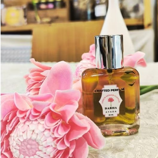 ayada น้ำปรุงน้ำหอมดอกดาหลา