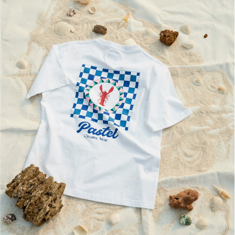 PASTEL CREATIVE WEAR |   SUNKISSED BEACH CLUB LOBSTER T-SHIRT – WHITE  |  เสื้อยืด