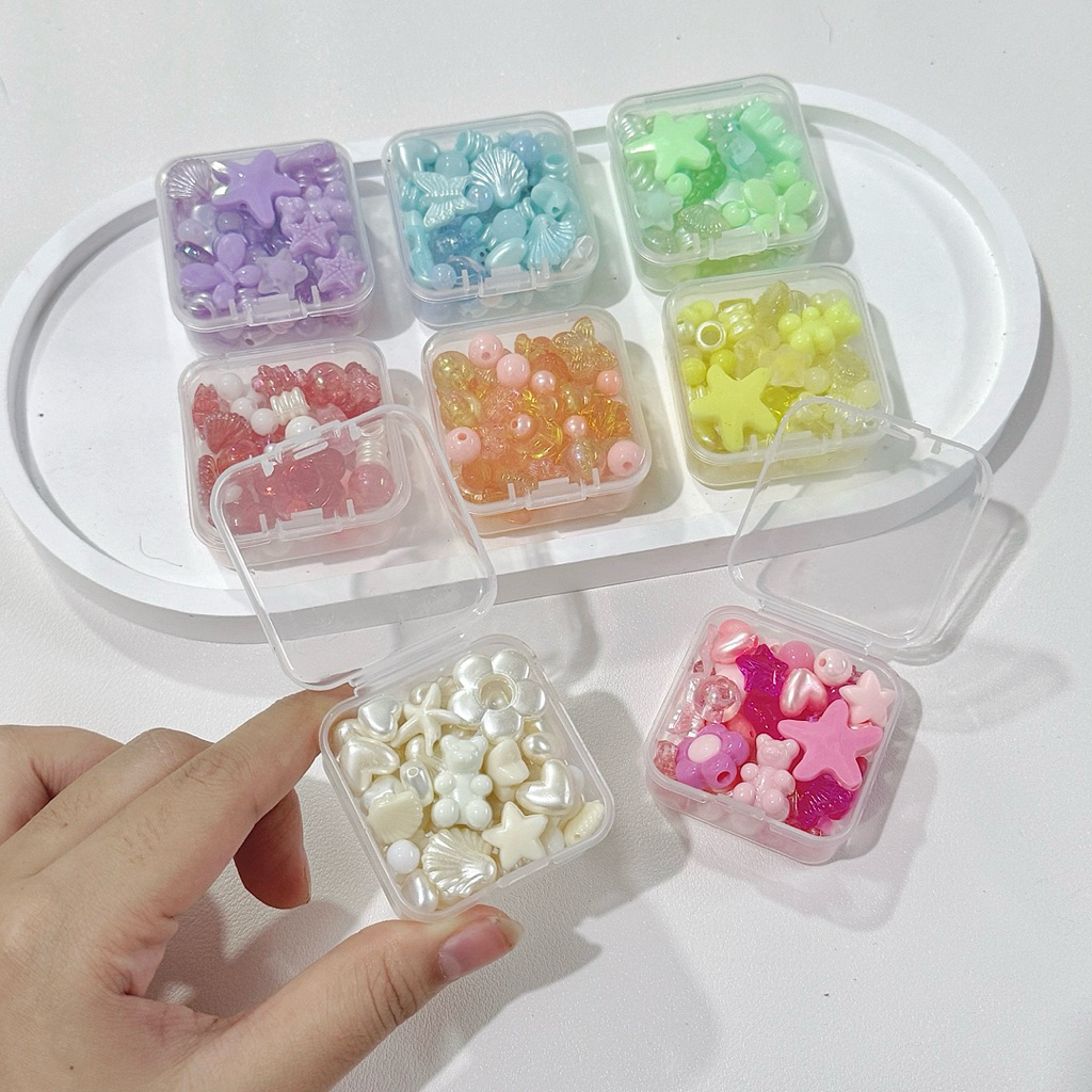 (พร้อมส่งจากไทย) ลูกปัดรวมของตกแต่งพร้อมกล่อง 4.5*4.5 (20กรัม) คละของตกแต่งแยกโทนสี ได้พร้อมกล่องใส่ DIY