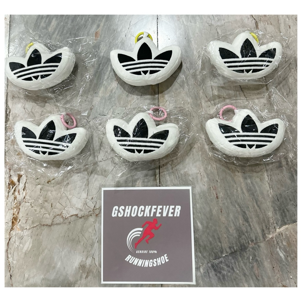 📌พวงกุญแจหรือห้อยกระเป๋า ADIDAS LIMITED EDITION  ของใหม่ มือ1  แท้💯 🇹🇭 มี 2 สี
