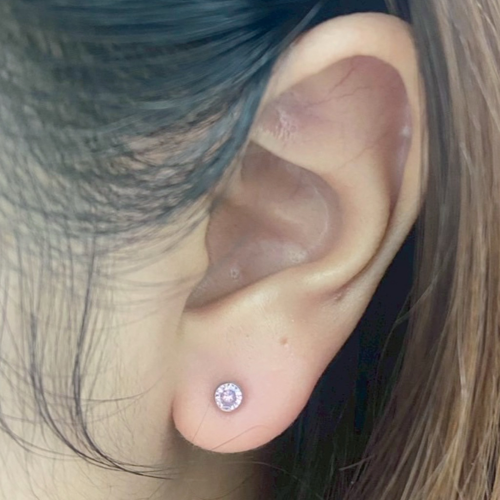 Piercingroom by Jay حلق Bezel بزركون وردي للبشرة الحساسة — صورة 6