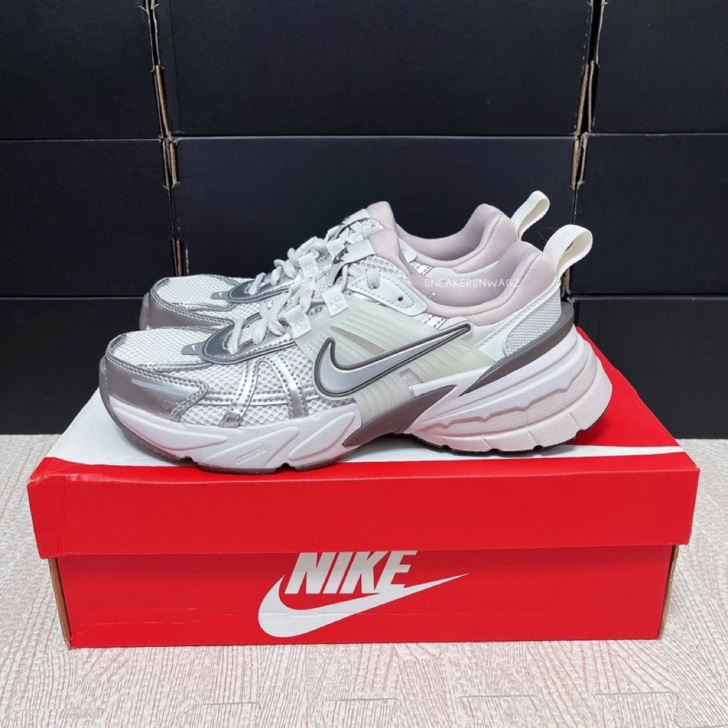 [พร้อมส่ง] Nike V2K Run Runtekk - (FD0736-010) Color: Platinum Tint/Summit White/Cave Stone/Metallic Silver