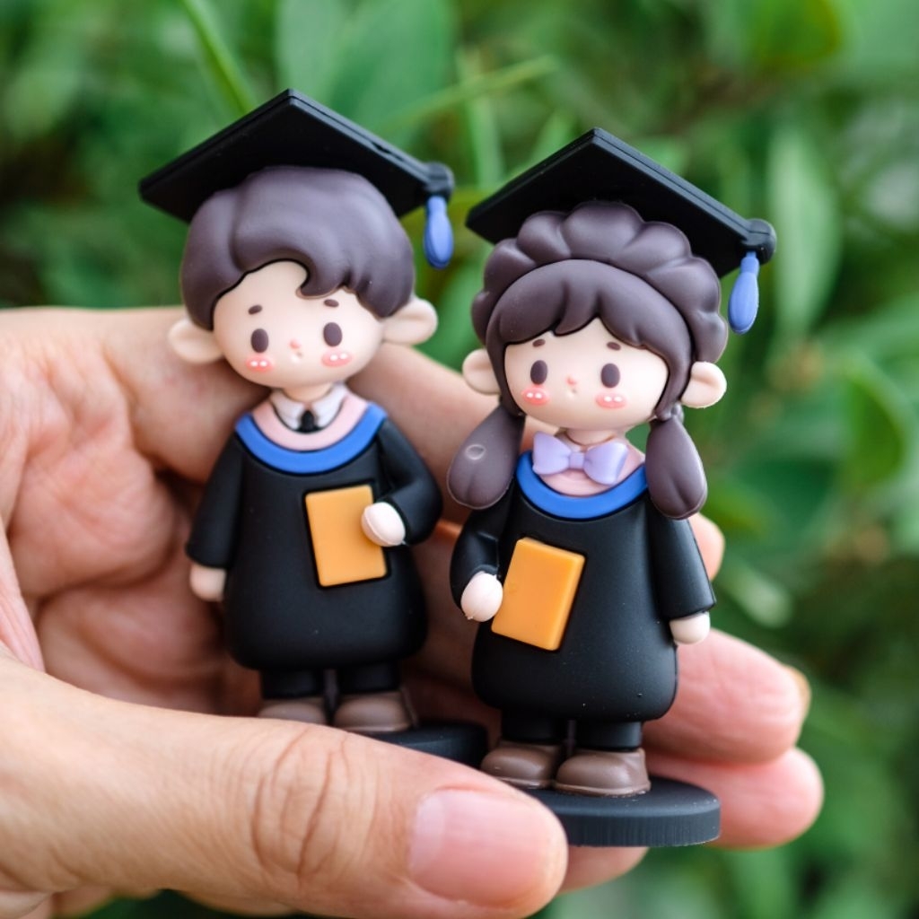 ตุ๊กตาบัณฑิต PVC ขนาดเล็ก (3.6×8cm) พร้อมส่ง ของขวัญปัจฉิม