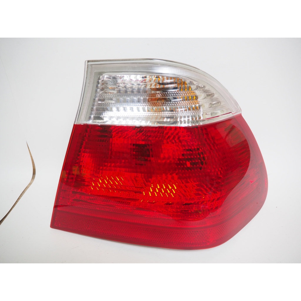 ไฟท้ายหลังขวาBMW E46 เบอร์อะไหล่ 8383822 มือ2