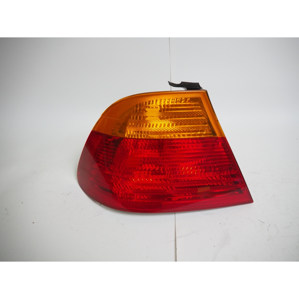 ไฟท้ายด้ายซ้าย BMW E46 เบอร์อะไหล่ 8364725 มือ2