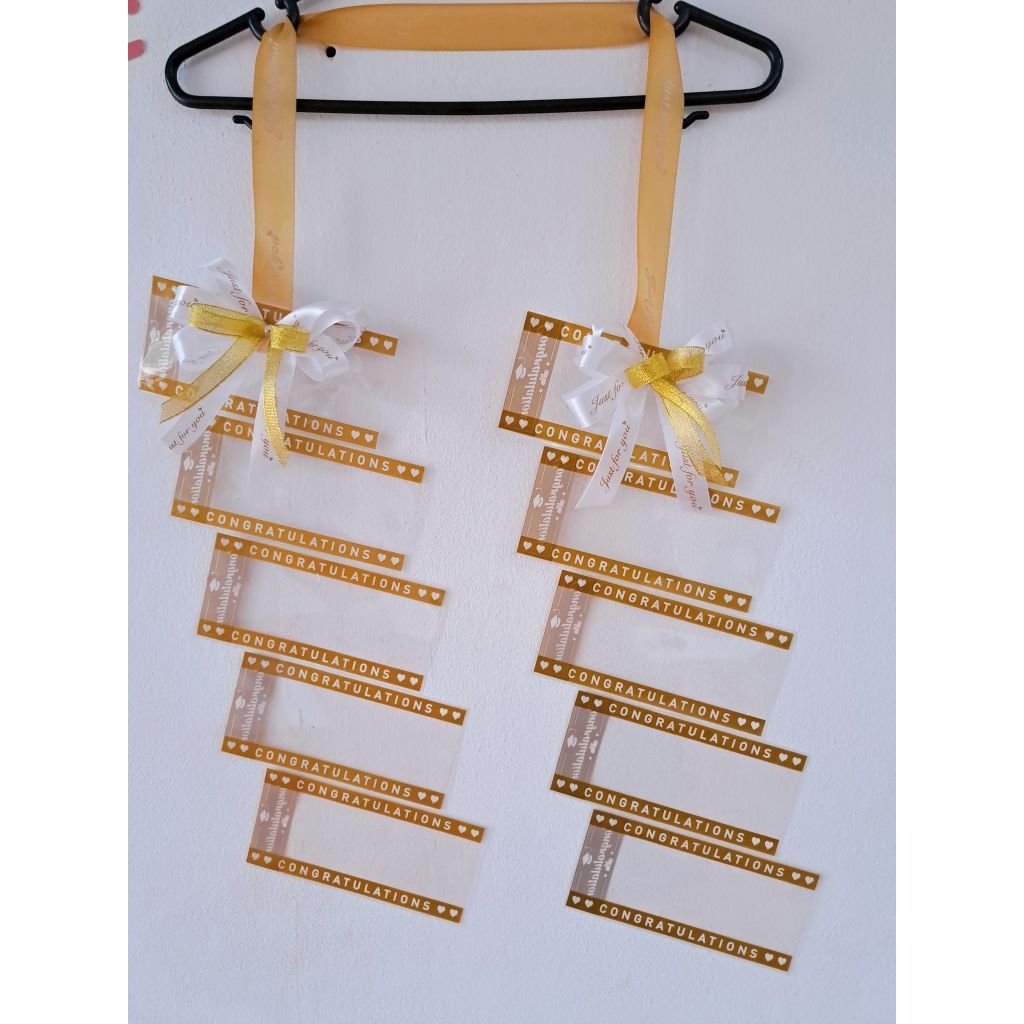 พวงมาลัยใส่ธนบัตร 10 ใบ