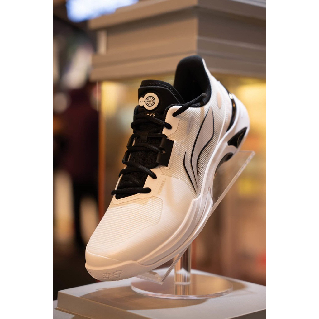 Li-Ning รองเท้าแบดมินตันรุ่น Hunting สินค้าของแท้จาก Li-Ning Thailand