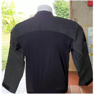 เสื้อคอมแบทเชิ้ต ตชด. ตัดเย็บด้วยผ้าลายพราง ตชด. และผ้ายืดโพรีเอสเตอร์นาโนช่วยระบายความร้อน ไม่อมเหงื่อ แห้งเร็ว