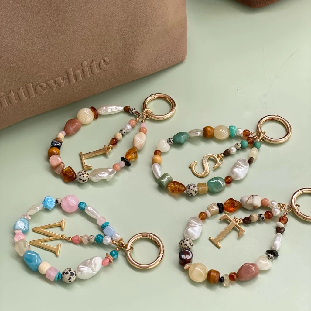 Littlewhitestore Bag charm พวงกุญแจลูกปัด (เลือกตัวอักษร A-Z ได้)