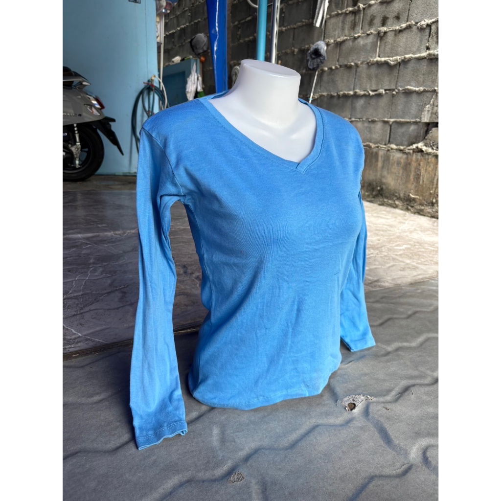 สินค้ามีตำหนิ เสื้อมือ1 มีรอยเปื้อนเล็กน้อยสำหรับคนที่รับได้ เสื้อคอวีแขนยาว เต็มตัว (ผ้าคอตตอน)