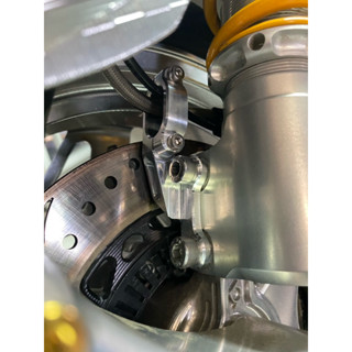 ตัวล็อค สายเบรค อ้อมหลังโช๊ค นิว Vespa ทุกรุ่น ยกเว้น GTS300…