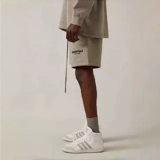 ส่วนลด 50 % Fear of God Essentials SS22 Sweat Shorts กางเกงขาสั้น Logo กำมะหยี่ ใส่สบาย ลุคดูแพง
