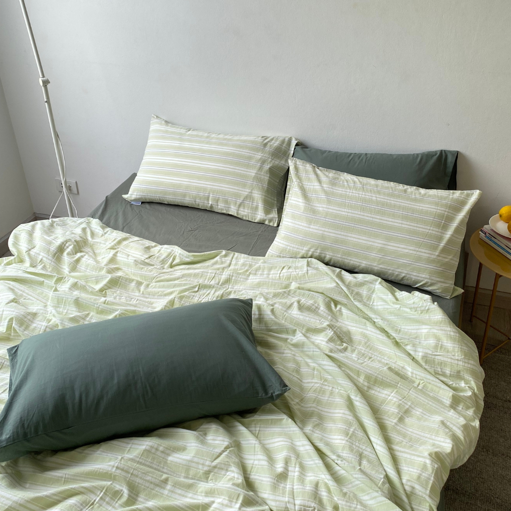 สีเขียวขี้ม้า + ลายทางเขียวอ่อน I ผ้าปูที่นอน Mix and Match สีพื้น Minimal + ลายทางสี Modern I 3.5ft. 5ft. 6ft.