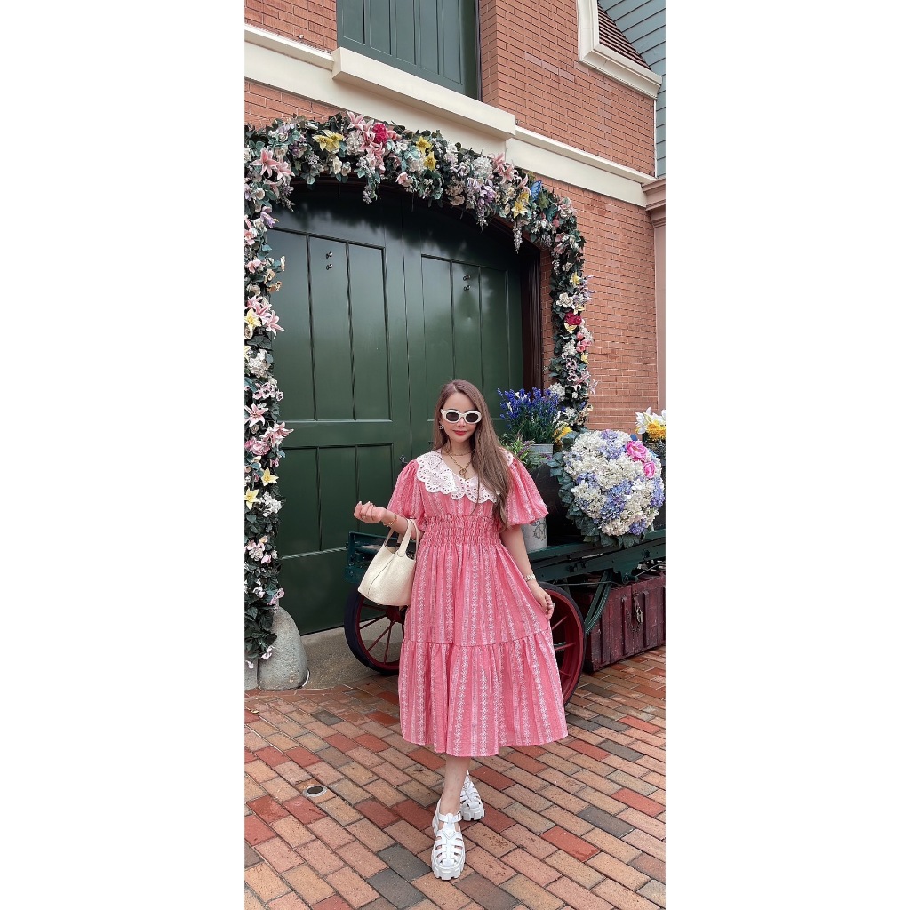 เดรสแต่งลายฉลุ งานสวยมีซับในให้ทั้งตัสว แต่งปกสีขาว Chest (อก) :32“-44”inches   Waist (เอว) :44”inch