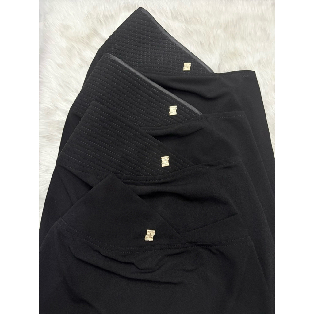 NUNUH CLASSIC BLACK (ล็อกใหม่ผ้ามอสเครป)ผ้าคลุมฮีญาบแบบสวมสำเร็จคลาสสิค ปัก NU