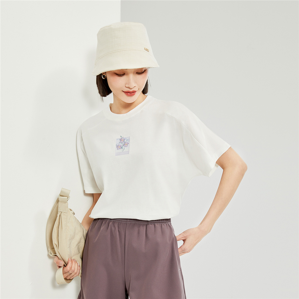 GIORDANO (Online Exclusive) เสื้อยืดผู้หญิง Women's Floral Embroidery Tee 05324418 B2