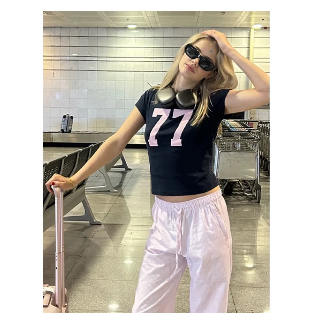 preorder✈️ Subdued💞🫶🏻 เสื้อยืดครอป แขนสั้น เบอร์ 77 มี 2 สี น่ารักมาก ใส่สวยยจึ้ง😍