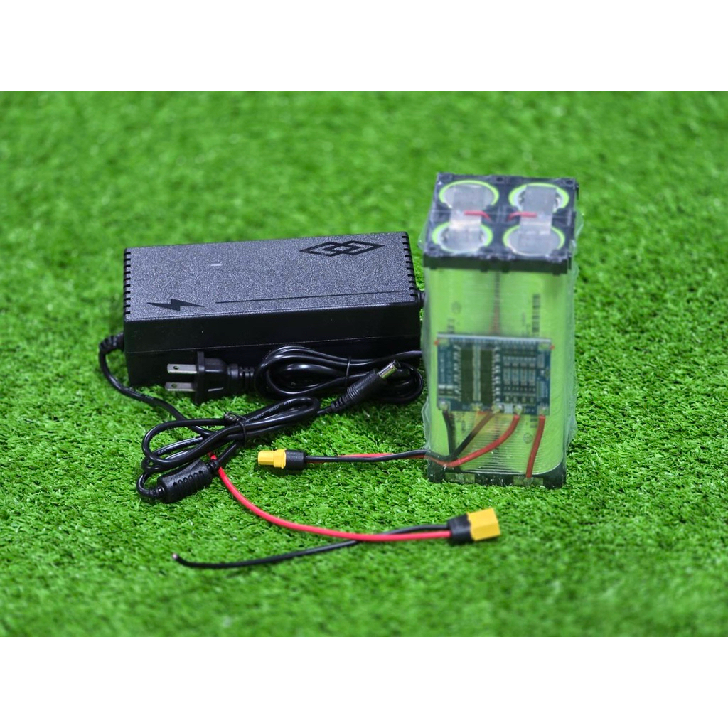 แบตลิเธียม 4s 12.8v - 14.6v 15,000mah. แบต+ชุด​ชาร์จตัวใหญ่​ LiFePO4 32140 แบตเตอรี่​​ 4s 15ah (แถวส