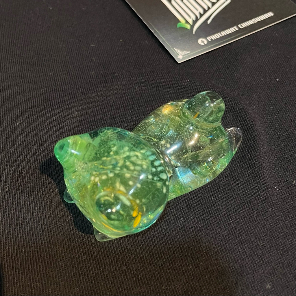 “FRAGMENT SERIES no.2” แมวอ้วนUV เป็นเศษแก้วยูเรเนียมในเรซิ่น ,, UV-Fat cat Uranium glass fragment i