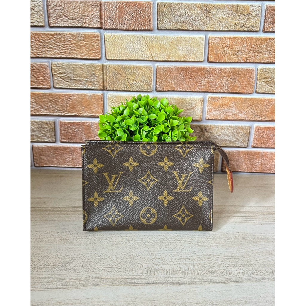 lv monogram toiletry pouch 15