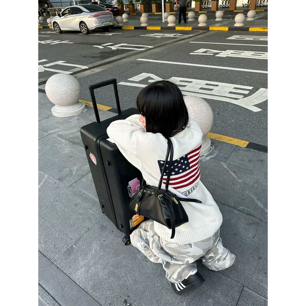 preorder✈️CGGA💗เสื้อไหมพรมสเวตเตอร์ ลายธงชาติอเมริกาด้านหลัง เด่นสวยมากกก สุดจะเท่🥰🤩