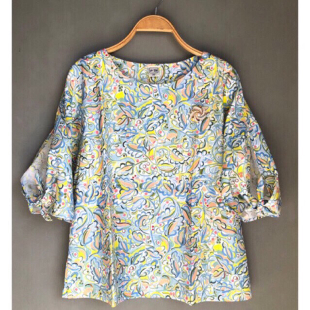 เสื้อผ้าลินิน ลายดอกสีสดใส คอกลม แขน 3/4 แลายแขนผูกโบว์ แบบเก๋ๆ น่ารัก ทรงสวย ใส่แบบสบายๆ สีสันสดใส