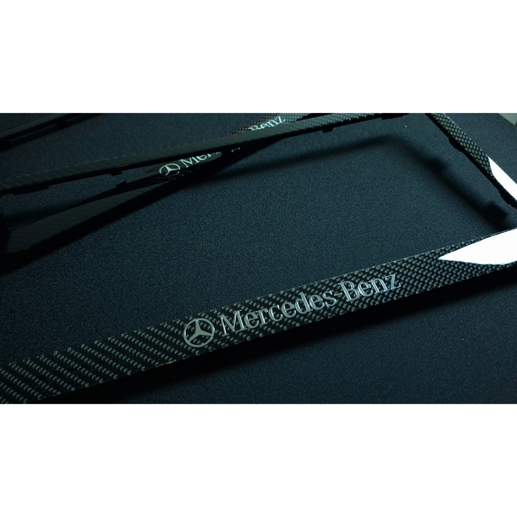กรอบป้ายทะเบียน รถยนต์ Benz รุ่น Benz Logo หุ้มคาร์บอนแท้ ลาย2 จำนวน1คู่