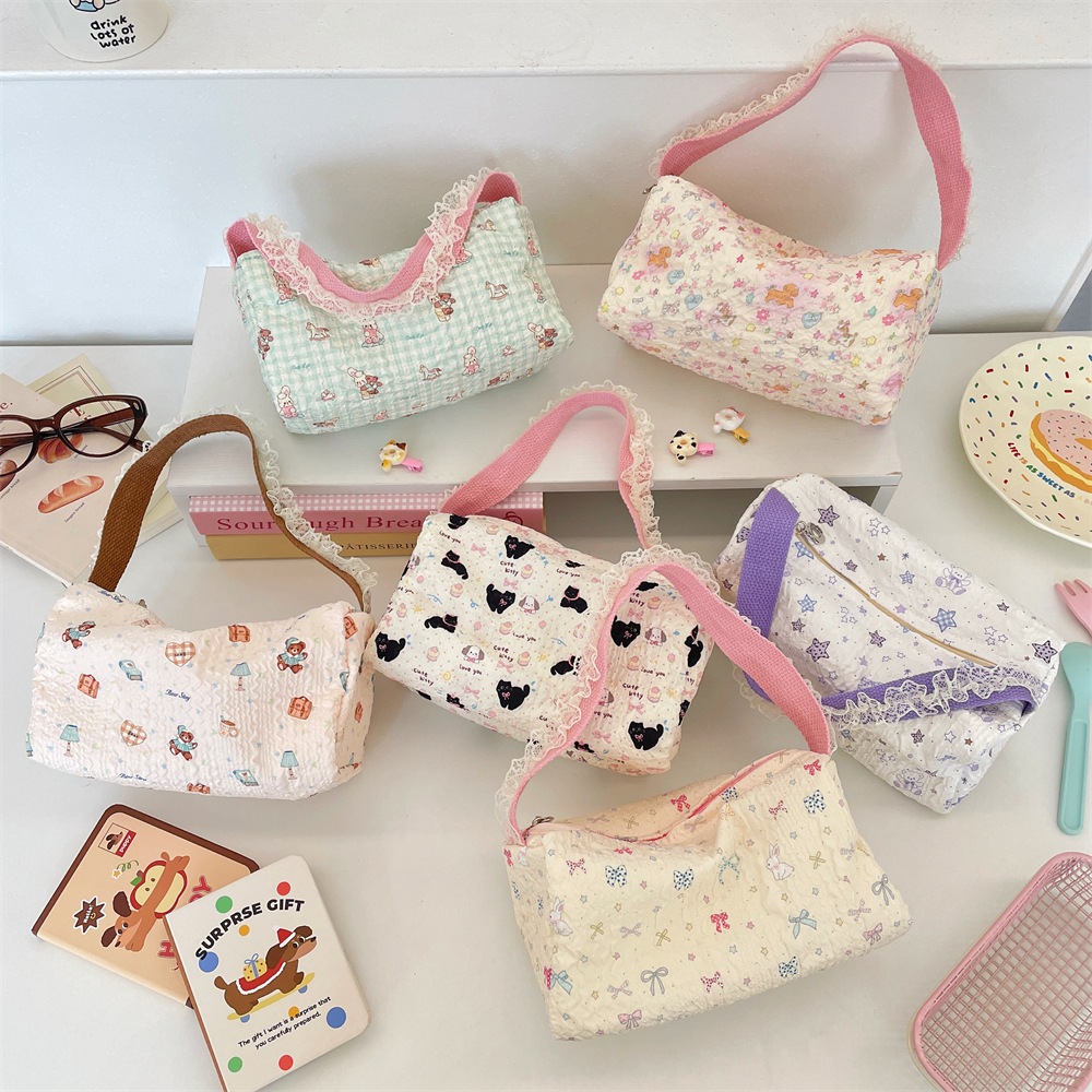 พร้อมส่ง🇹🇭 A101 กระเป๋าผ้าแบบถือลายลูกไม้ลายการ์ตูน กระเป๋าถือผู้หญิง กระเป๋าช้อปปิ้ง ใส่โทรศัพท์ เครื่องสำอางจัดระเบียบ