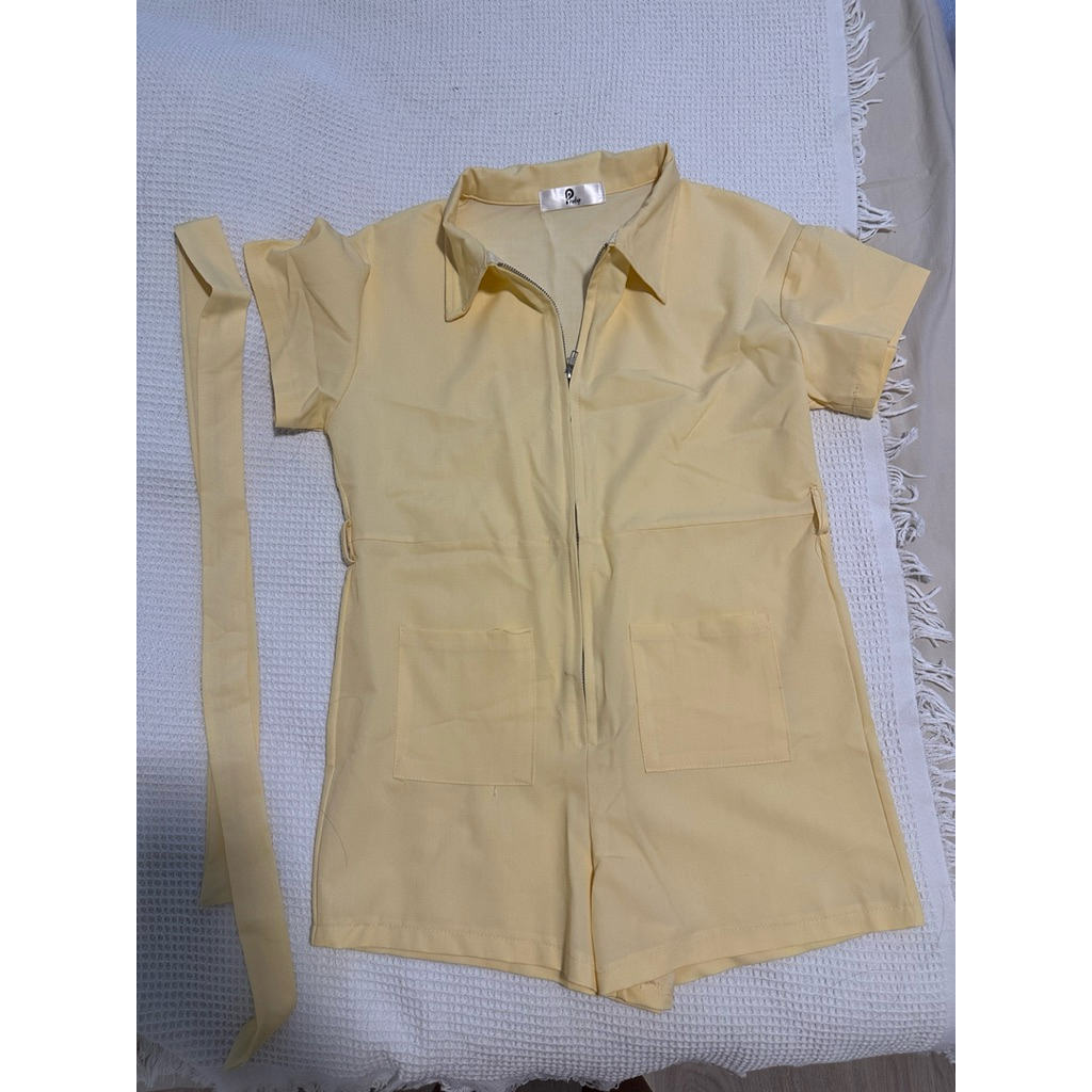 เสื้อผ้ามือสอง : เดรสกางเกง สีเหลือง ของ pradap สภาพดี size s,m (ตัวนี้ไม่เคยใส่ค่ะ)