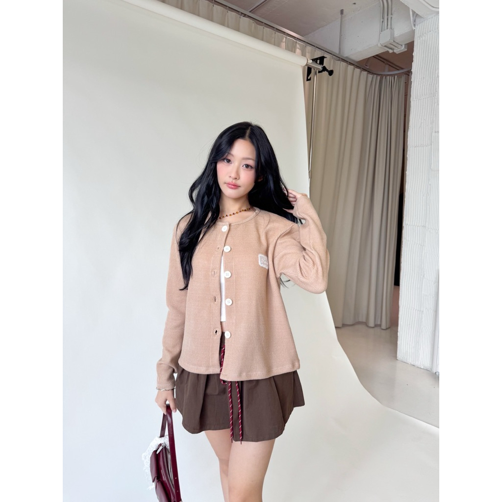 Mamildya.shop  เสื้อคาดิแกนแขนยาวผ้ายืดหยุ่นติดลูกไม้ที่อก/ E2-5/COOK-ยาวขาว⚫ ราคา ถูกที่สุด ดีลบีเคเค แกลเลอรีภาพที่ 3