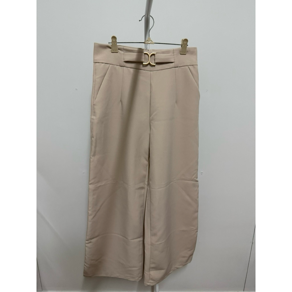 ส่งต่อ กางเกงทรงกระบอกใหญ่ เอวสูง สีครีม April Shop