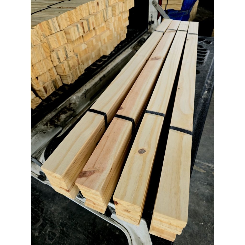 ไม้สนนอกใหม่ ยาว150ซม. กว้าง5.4ซม. หนา1.4ซม. ( 5 แผ่น ) ไส 4 ด้าน