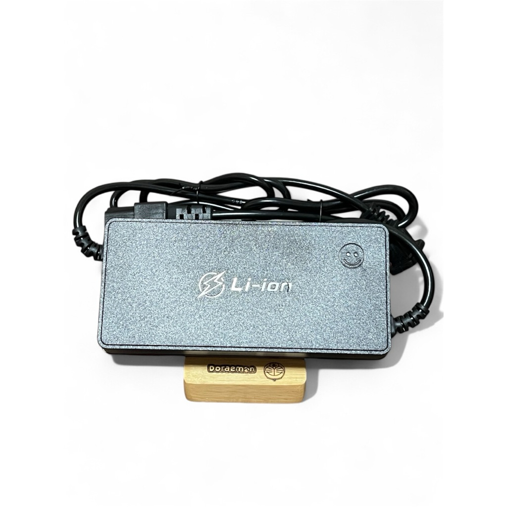 เครื่องชาร์จแบตเตอรี่ลิเธียมฟอสเฟต 12.6V และ 14.6V 10A  LiFePO4 Battery Charger *สินค้าพร้อมส่งในไทย*