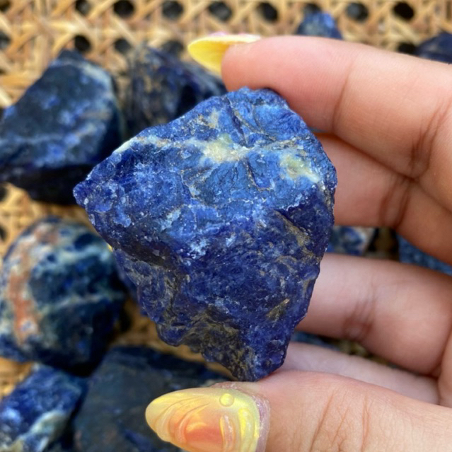 Sodalite โซดาไลต์ดิบ สวยน่ารักมาก หินธรรมชาติเเท้ หินเเห่งตรรกะ ช่วยให้ใช้เหตุผลได้ดี คิดวิเคราะห์เก่ง ความคิดสร้างสรรค์
