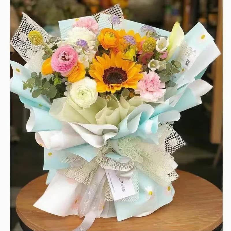 ช่อดอกไม้คละๆๆ เลือกขนาดช่อได้ ตามราคา สีหวานๆๆ สวยๆๆ ช่อรับปริญญา ปัจฉิม รับปริญญา ช่อดอกไม้ปลอมเสมือนจริง