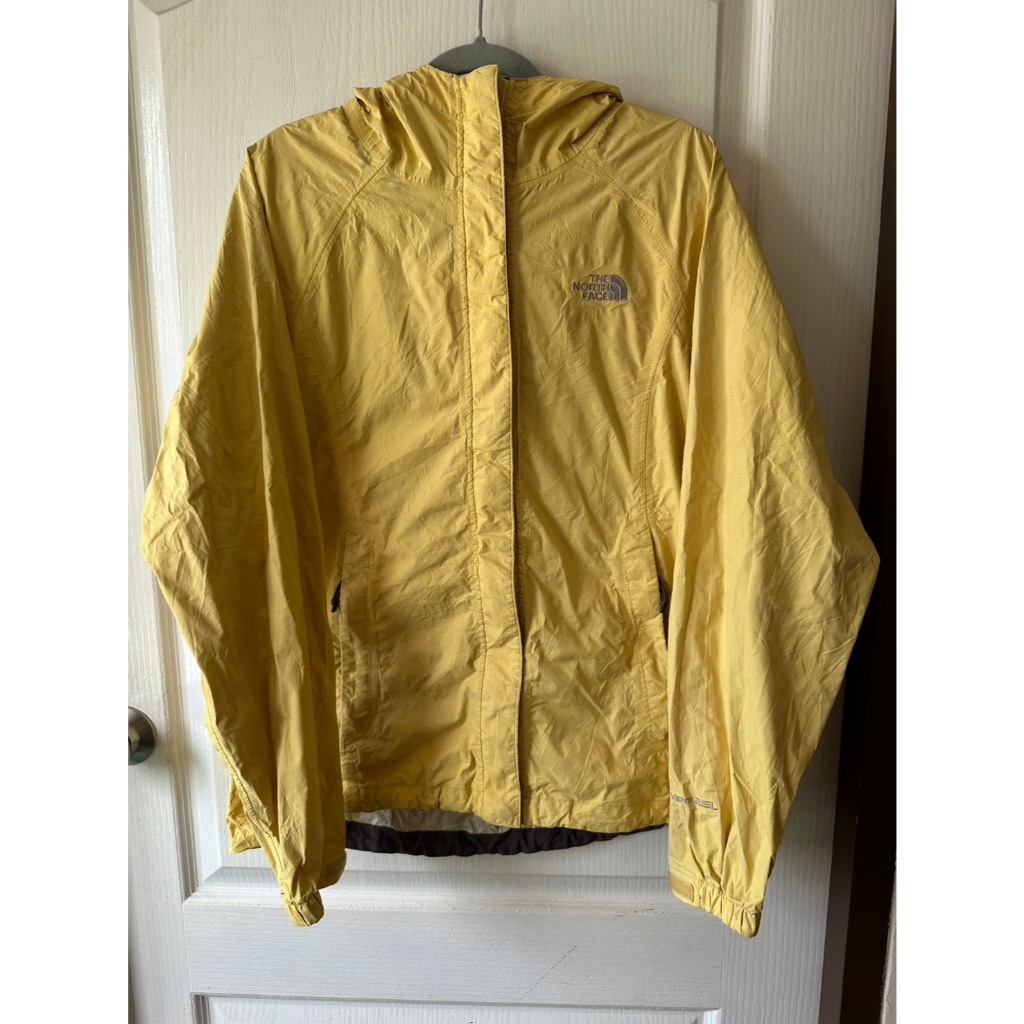 เสื้อ Thenorthface (TNF) มือสอง แท้100% Hyvent 2.5L อก 38 ยาว 24 ตำหนิลอกคอตามรูปและมีสีเปื้อนซัพในต