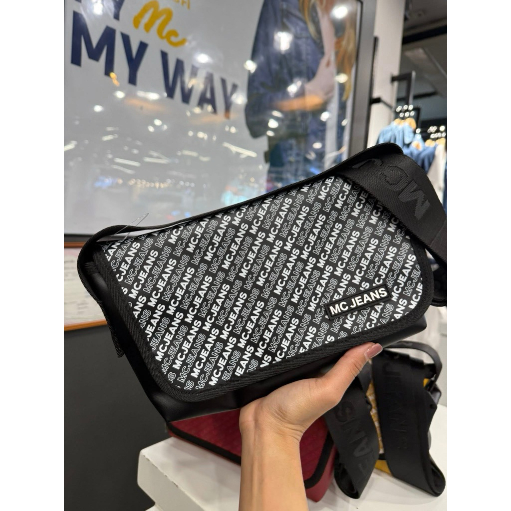พร้อมส่ง กระเป๋าสะพายข้าง Mc Jeans งานแท้ 100% รุ่นขายดี สายปรับความยาวได้ ราคา ถูกที่สุด ดีลบีเคเค