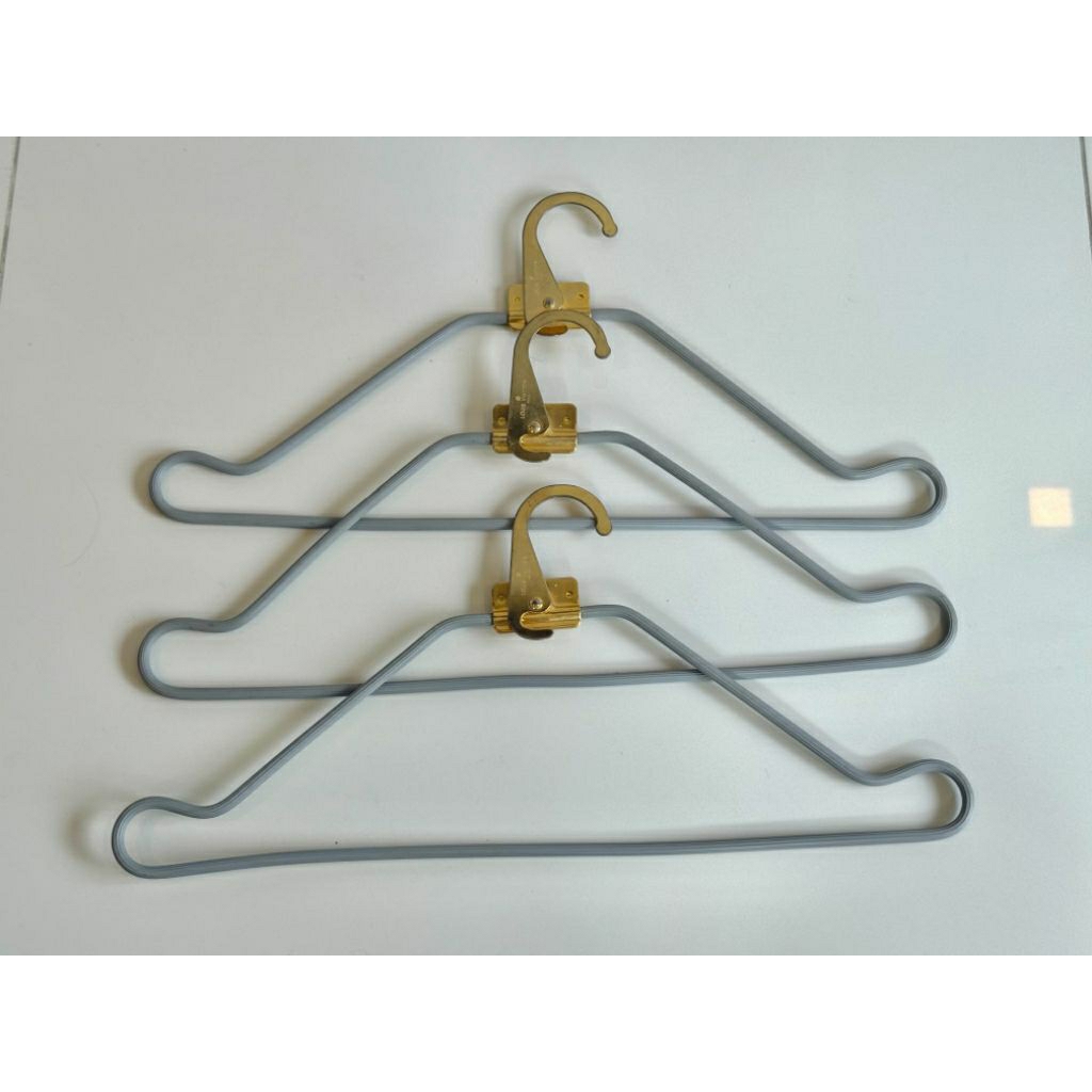 ไม้แขวนเสื้อ Louis Vuitton/ Louis Vuitton Grey Hanger for Garment Bag Carryon Retractable Gold Tone
