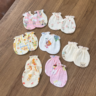 A04ถุงมือเด็กอ่อนแพค1คู่ผ้าสาลูย่นญี่ปุ่น